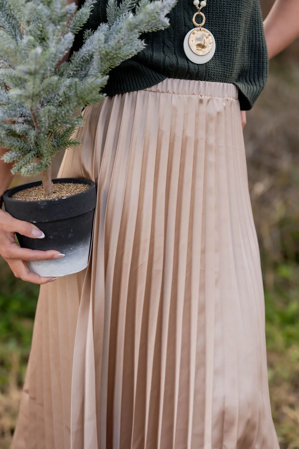 Chic Pleated Midi Skirt