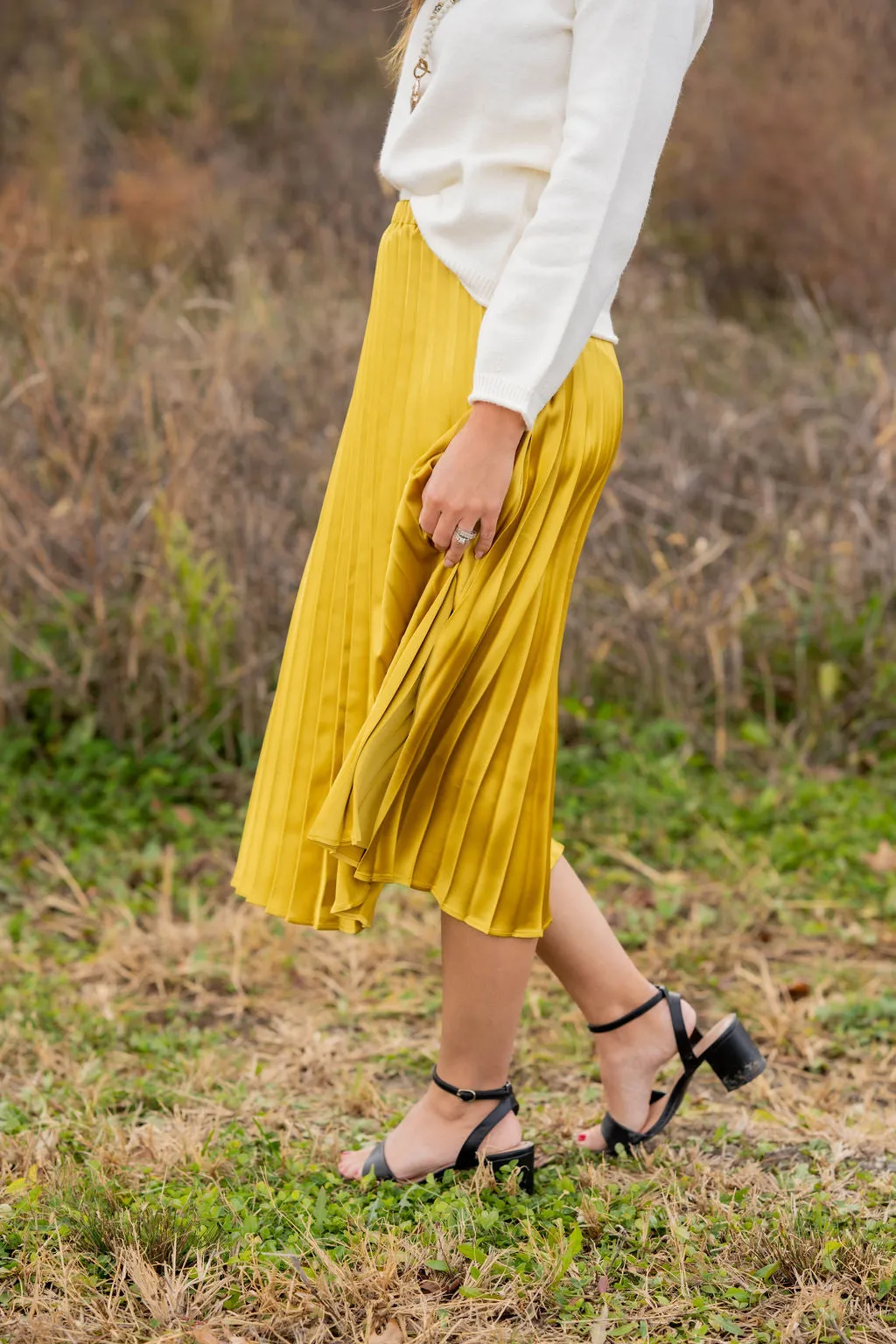 Chic Pleated Midi Skirt