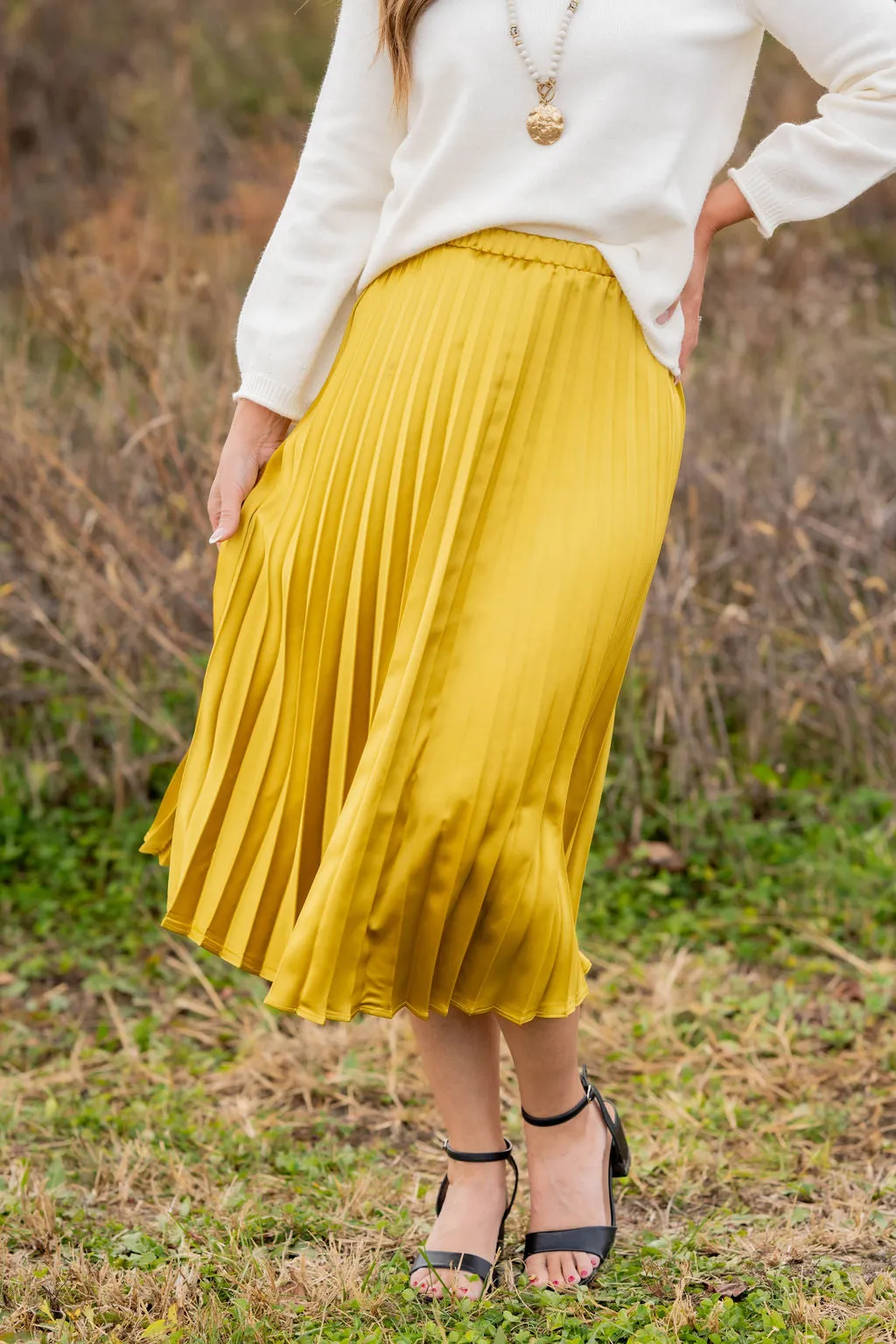 Chic Pleated Midi Skirt