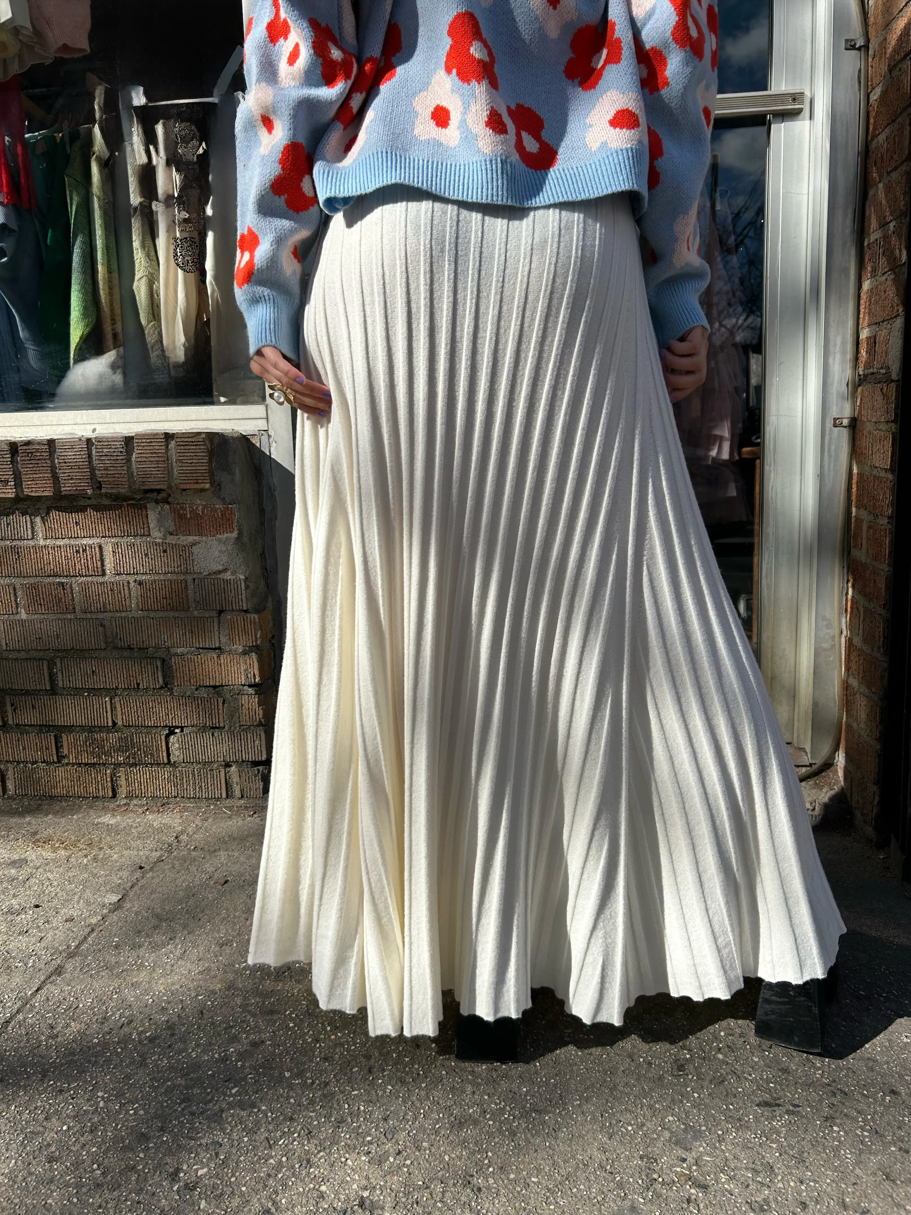 long pleated knit skirt