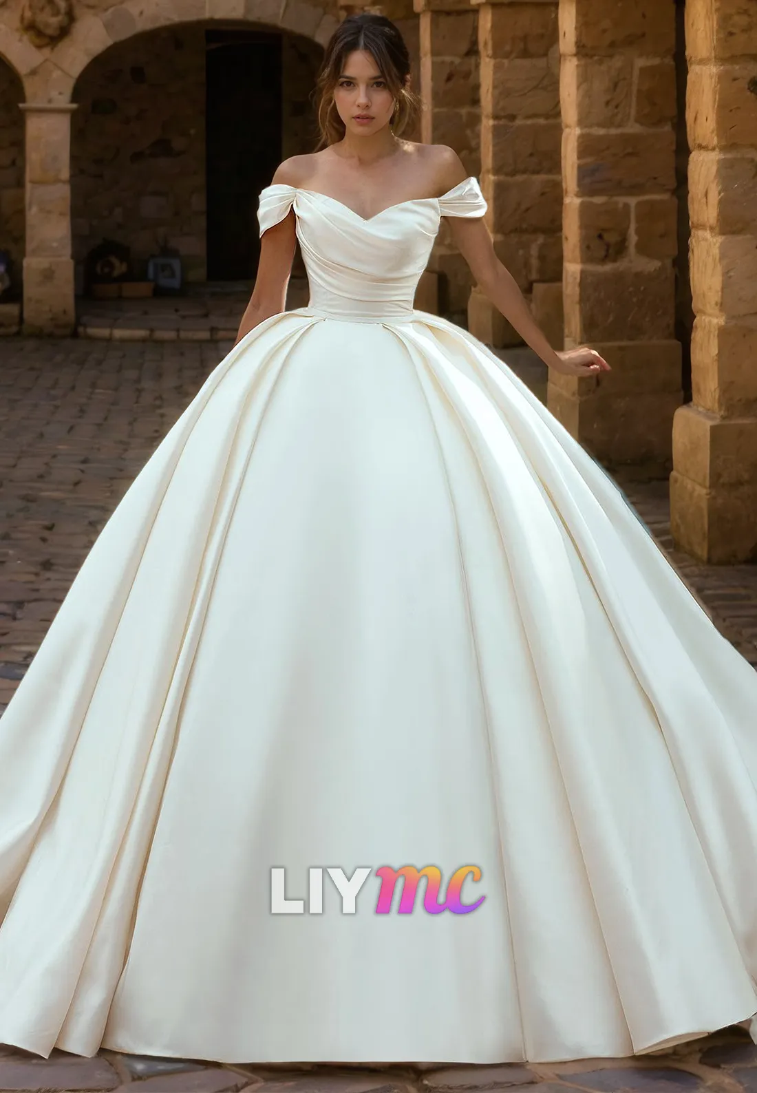 Scoop Strapless Sleek Pleated A-Line Wedding Dress